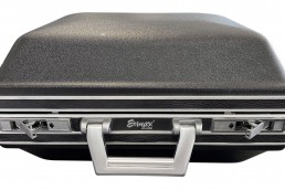 Ermax-design fabrique des coques, top case et valise, sur mesure, d'une épaisseur de 3 à 4 mm en ABS/PC coextrudé.